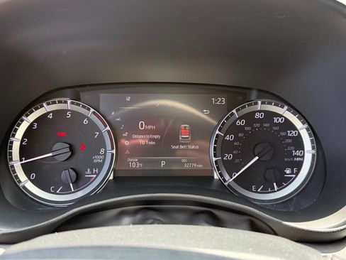 Used 2023 Toyota Highlander LE FWD image 21