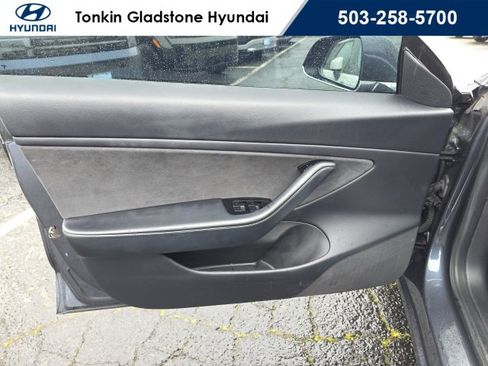 Used 2020 Tesla Model 3 Performance image 8