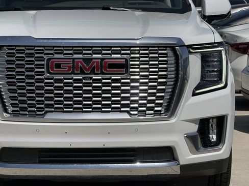 Used 2024 GMC Yukon XL Denali AWD/4WD image 8