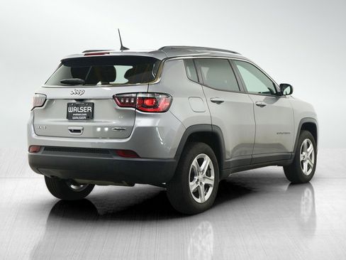Used 2023 Jeep Compass Latitude w/ Sun and Sound Group AWD/4WD image 5