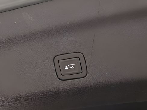 Used 2025 GMC Yukon Denali Ultimate AWD/4WD image 34