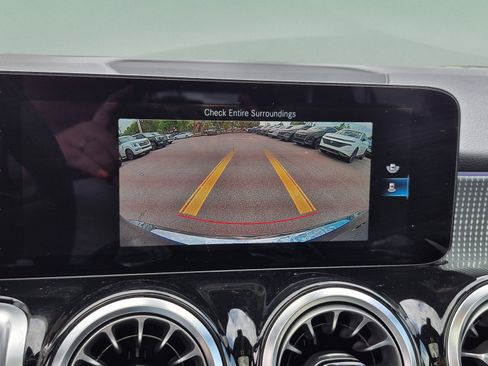 Used 2023 Mercedes-Benz GLB 250 image 26