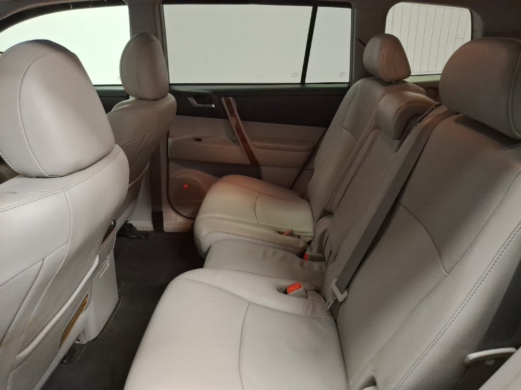 Used 2012 Toyota Highlander Limited w/ Tow Pkg AWD/4WD image 13