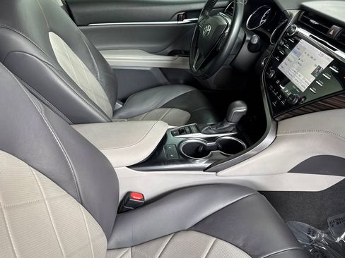 Used 2019 Toyota Camry XLE FWD image 19