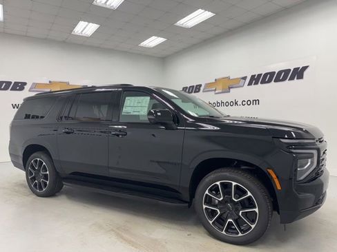 New 2026 Chevrolet Suburban RST w/ RST Capability Package AWD/4WD image 3