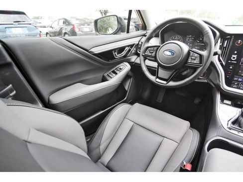 Used 2025 Subaru Outback Onyx Edition AWD/4WD image 8