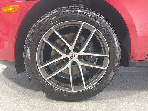 Certified 2025 Porsche Macan image 42