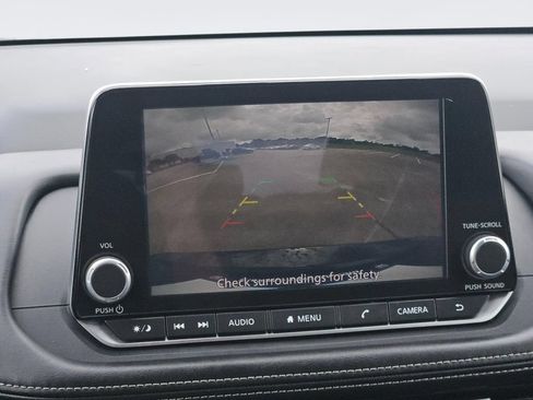 Used 2025 Nissan Rogue SV FWD image 16