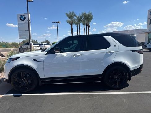 Used 2024 Land Rover Discovery Dynamic SE AWD/4WD image 2