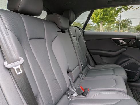 Used 2021 Audi Q8 Premium Plus w/ Premium Plus Package image 35
