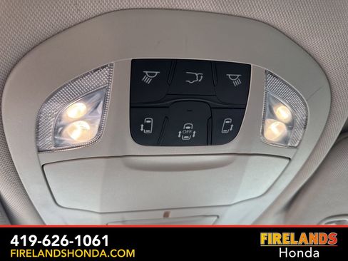 Used 2023 Chrysler Pacifica Touring-L image 26