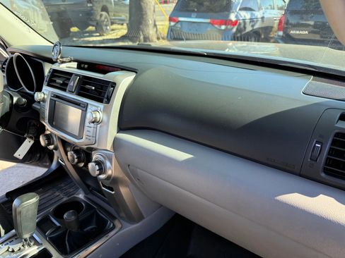 Used 2012 Toyota 4Runner SR5 AWD/4WD image 37