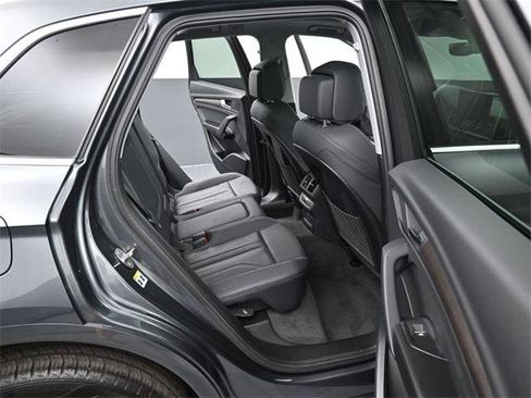 Used 2025 Audi Q5 2.0T Premium image 31
