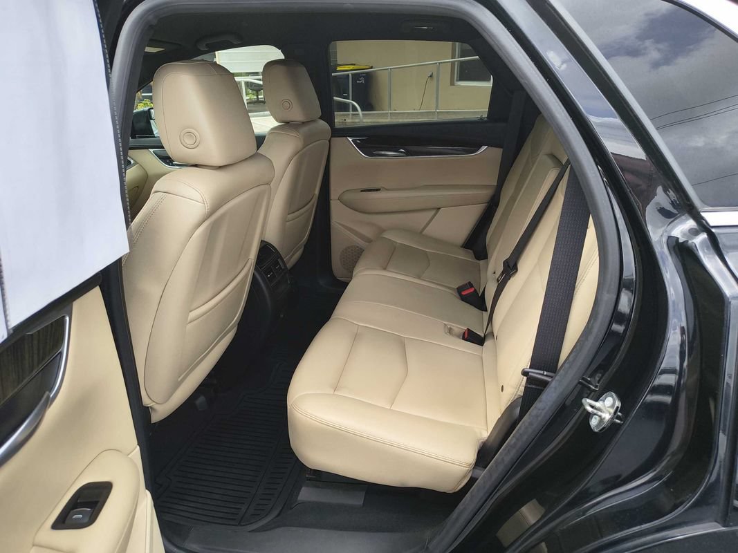 Used 2017 Cadillac XT5 FWD image 16