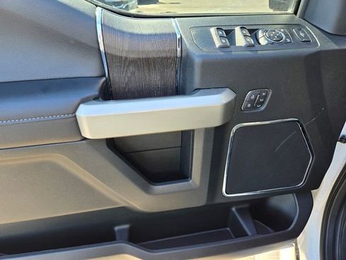 Used 2020 Ford F250 Lariat w/ Chrome Package image 16