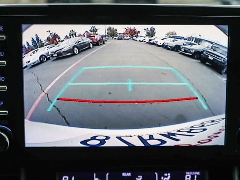 Used 2022 Toyota Sienna XSE image 23