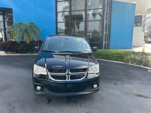Used 2020 Dodge Grand Caravan SXT FWD image 2