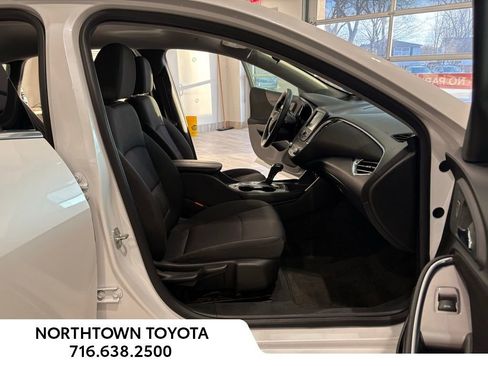 Used 2018 Chevrolet Malibu LT image 16