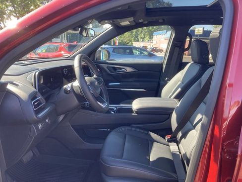 New 2025 Chevrolet Traverse LT w/ Sun and Wheel Package image 9