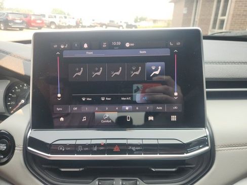 Used 2023 Jeep Compass Limited image 20