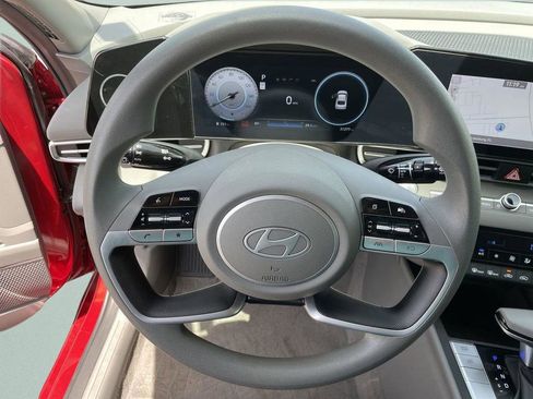 Certified 2024 Hyundai Elantra SEL FWD image 31