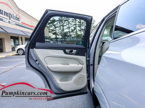 Used 2023 Volvo XC60 B5 Plus w/ Climate Package AWD/4WD image 18