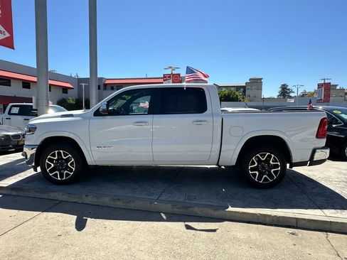 Used 2025 RAM 1500 Laramie AWD/4WD image 3