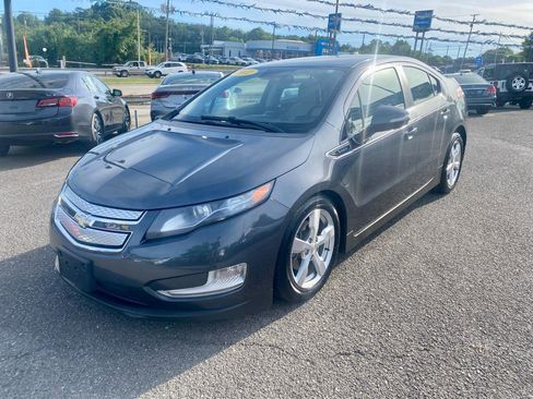 Used 2011 Chevrolet Volt Premium w/ Premium Trim Package FWD image 3