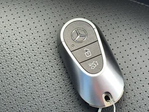 Used 2026 Mercedes-Benz GLC 300 4MATIC image 38