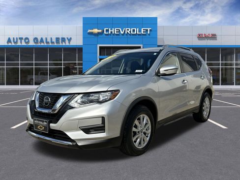 Used 2020 Nissan Rogue SV FWD image 1