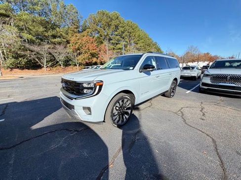 New 2025 Ford Expedition Max Platinum w/ Driver's Package image 3