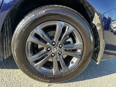 Used 2025 Toyota Sienna XSE image 33