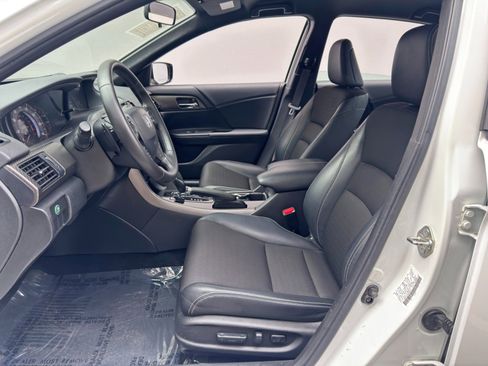 Used 2017 Honda Accord Sport image 15