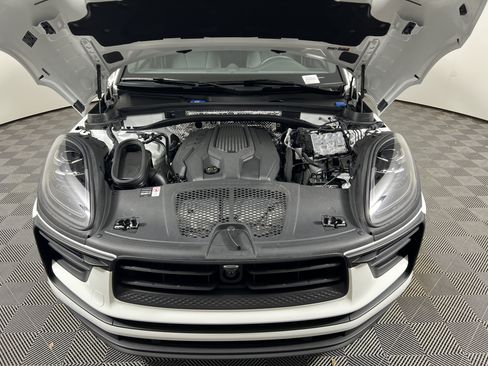 Certified 2026 Porsche Macan AWD/4WD image 22