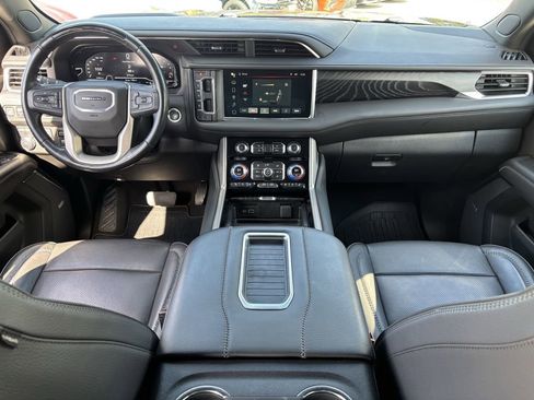 Used 2024 GMC Yukon Denali w/ Advanced Technology Package AWD/4WD image 9