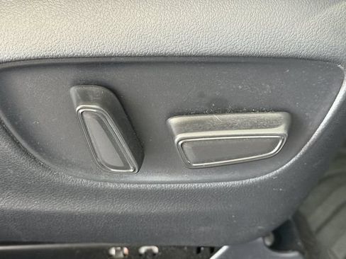 Used 2023 Toyota Highlander XLE FWD image 20