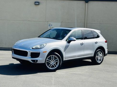 Used 2016 Porsche Cayenne AWD/4WD image 4