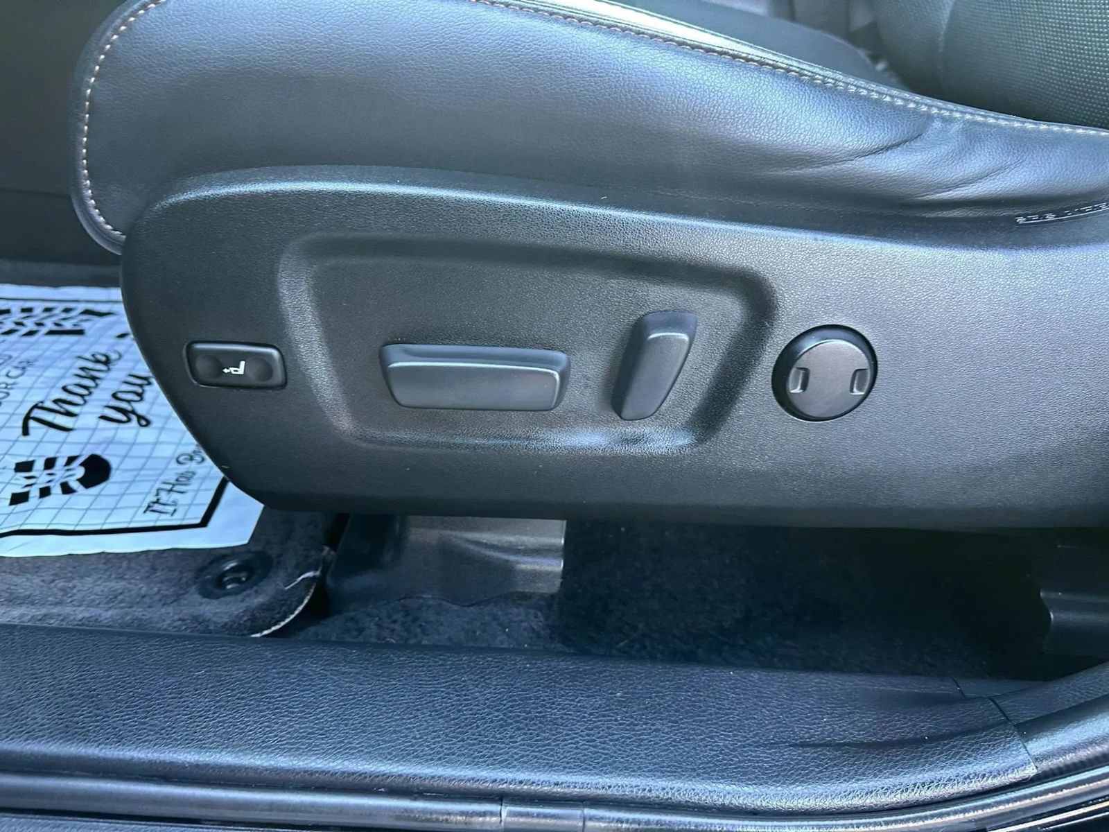 Used 2019 Toyota Highlander Limited FWD image 10