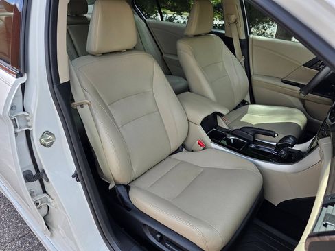 Used 2017 Honda Accord Touring image 39