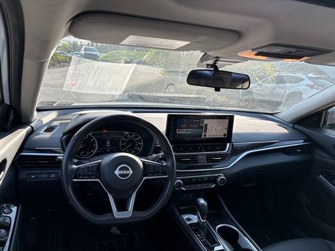 Certified 2023 Nissan Altima 2.5 SR w/ SR Premium Package image 11