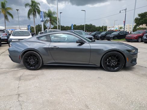 Used 2025 Ford Mustang Coupe RWD image 3