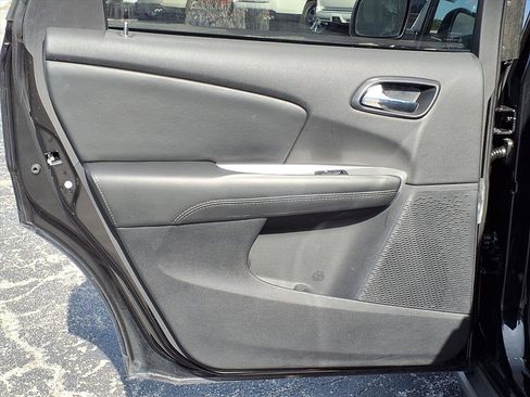 Used 2020 Dodge Journey SE image 16