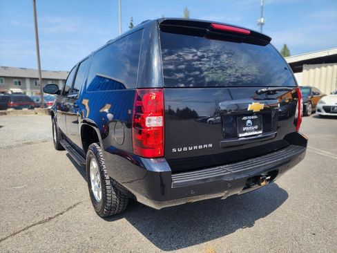 Used 2013 Chevrolet Suburban LT w/ Luxury Package AWD/4WD image 8