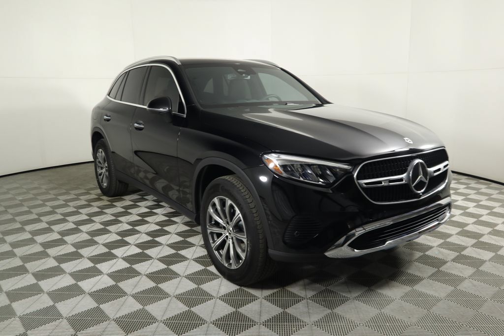 Used 2025 Mercedes-Benz GLC 300 image 3