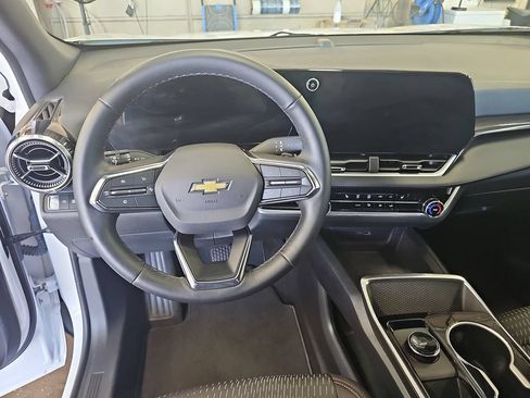 Used 2026 Chevrolet Equinox LT FWD image 16
