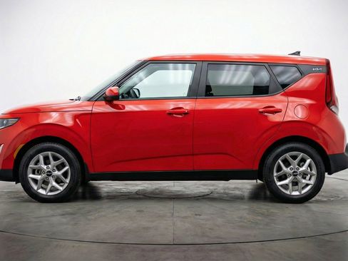 Used 2025 Kia Soul LX w/ LX Technology Package image 5