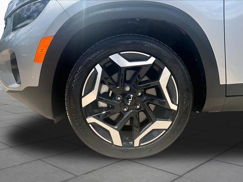 Certified 2025 Kia Seltos SX w/ SX Sunroof Package AWD/4WD image 11