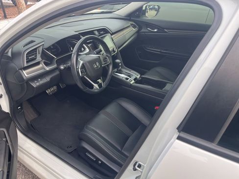 Used 2019 Honda Civic Touring image 14