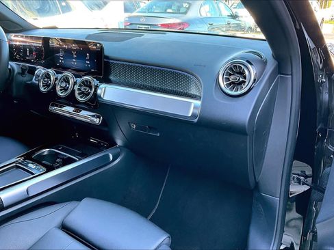 Used 2025 Mercedes-Benz GLB 250 image 18