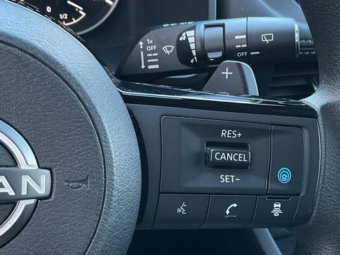 Used 2023 Nissan Rogue SV image 23